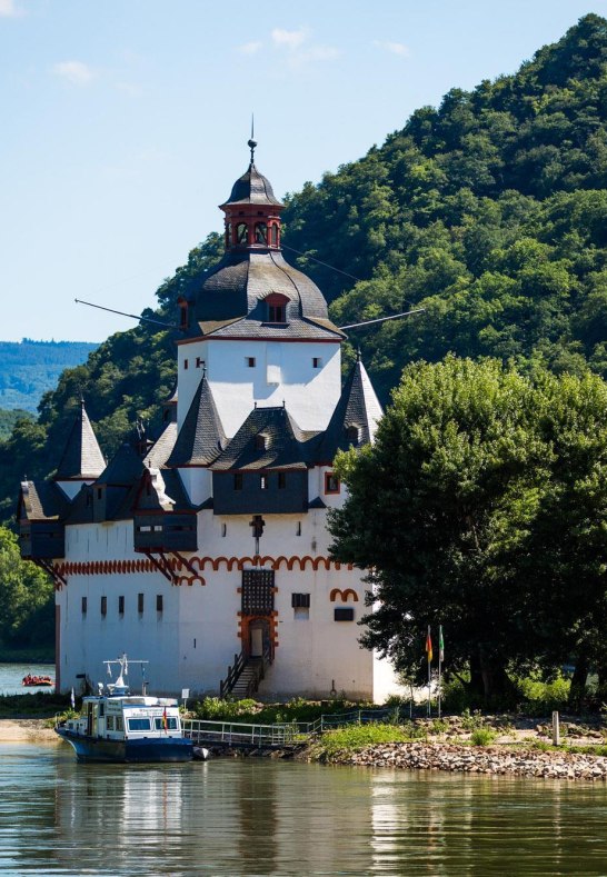 Pfalzgrafenstein mit F&auml;hre | &copy; Henry Tornow/Romantischer Rhein Tourismus GmbH