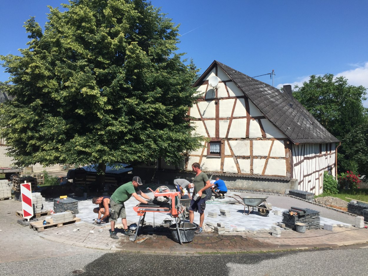 Dorfplatz 2019 | © Marcel Rüdesheim Dorfplatz 2019 | © Marcel Rüdesheim