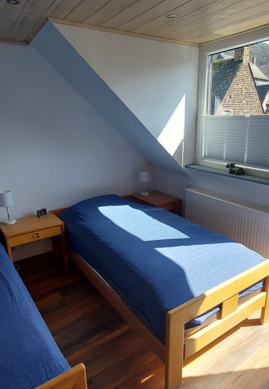 Liebenstein Schlafzimmer rechts mit B | &copy; Heimes