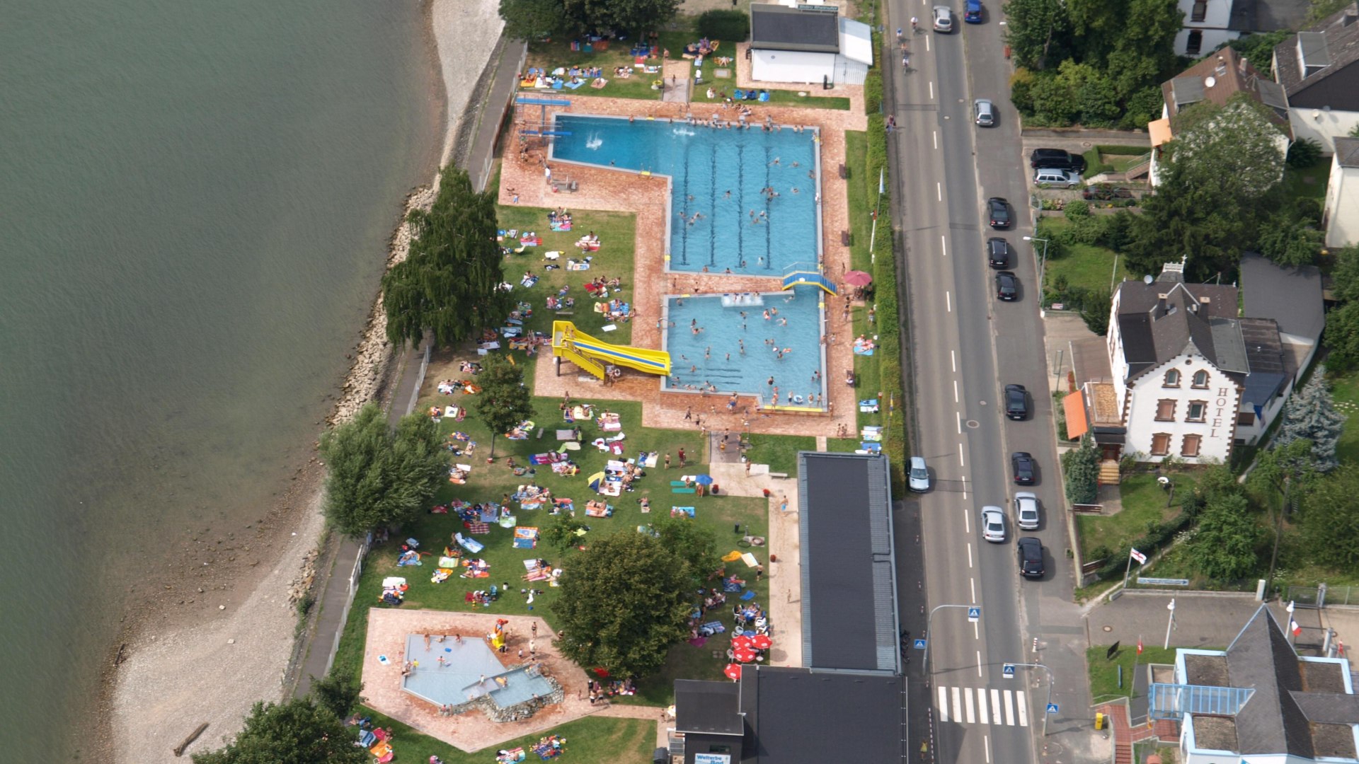 Schwimmbad | &copy; Kamp Bornhofen